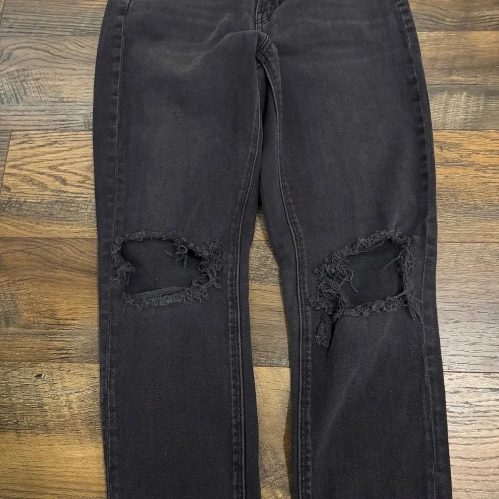 American Eagle Black Distressed Jeans 4 Stretch High Rise Straight Mom Raw Hem